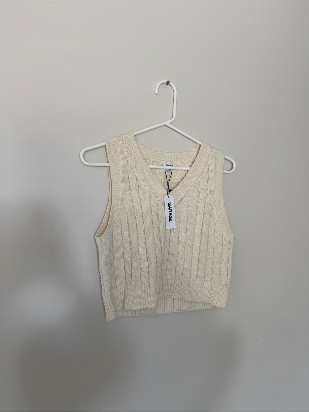 GARAGE Cable Knit V-Neck Sweater Vest | cream